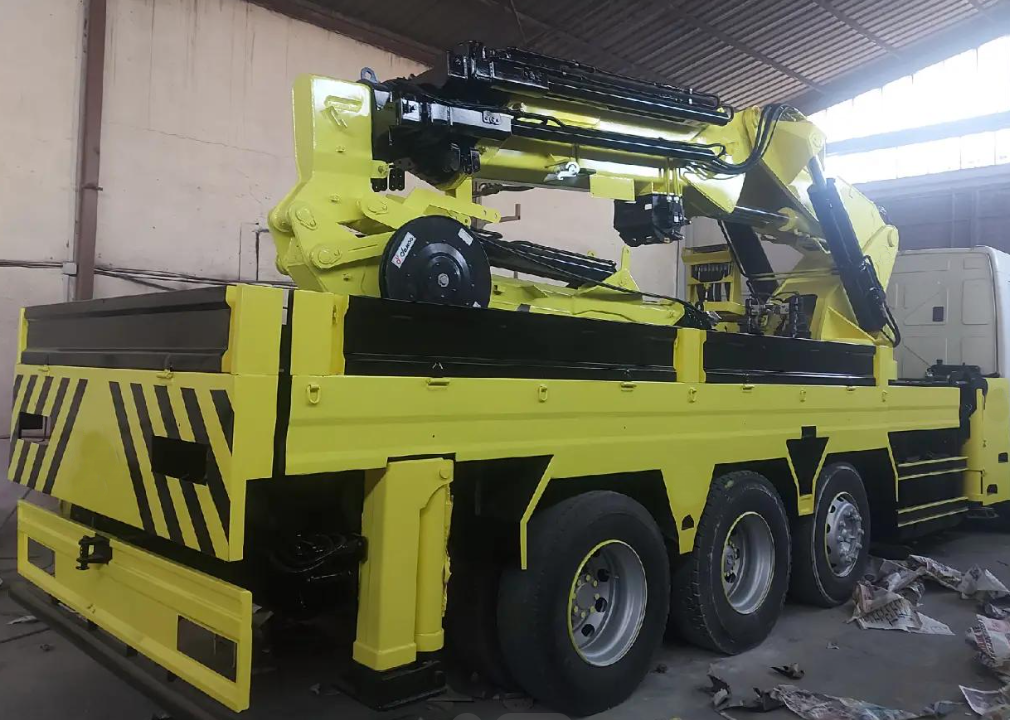 35 ton orta merkez vincin araç üzerindeki katlanmış arka görünümü