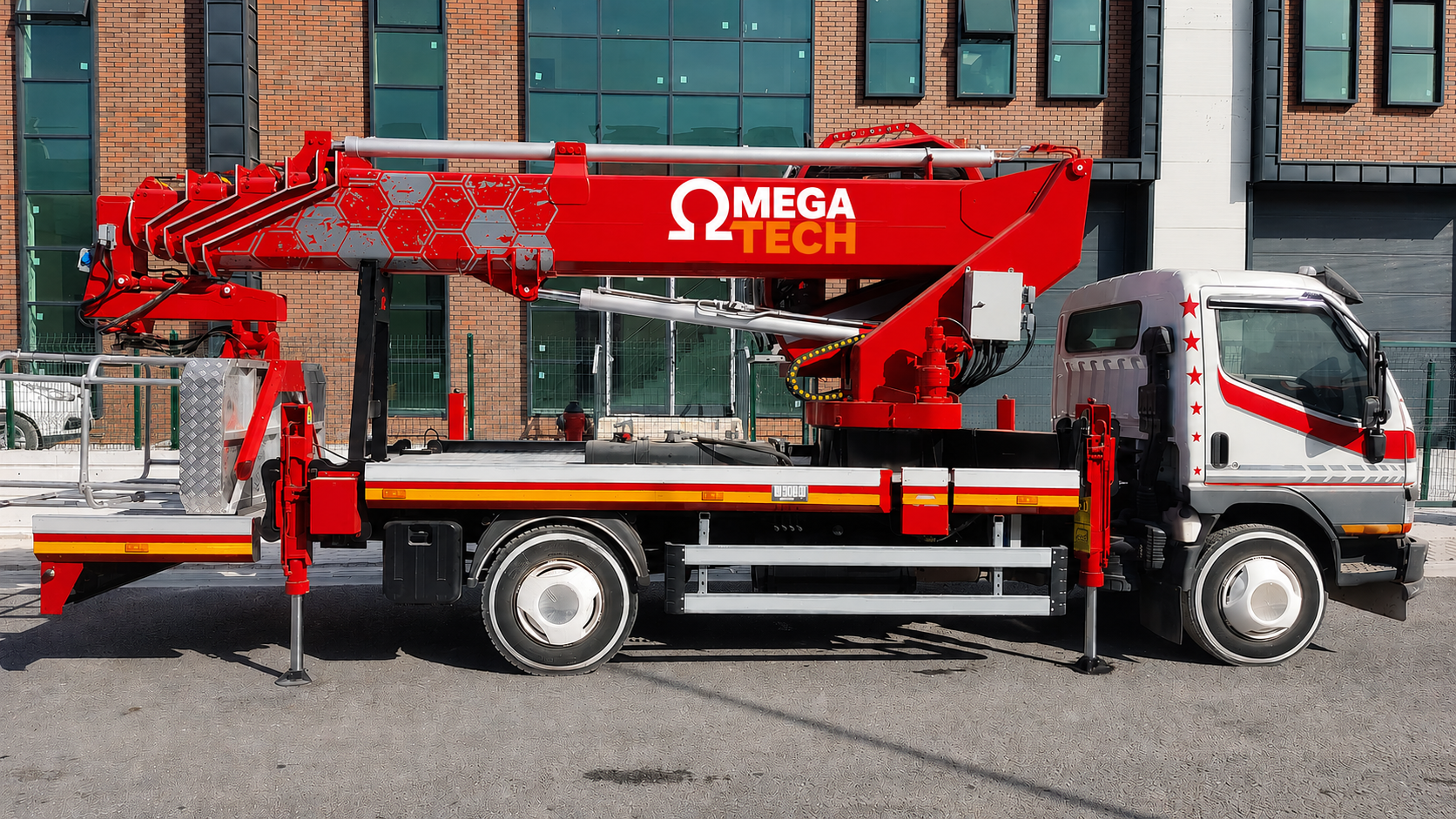 Omega Tech 28 metre insan kaldırma platformu